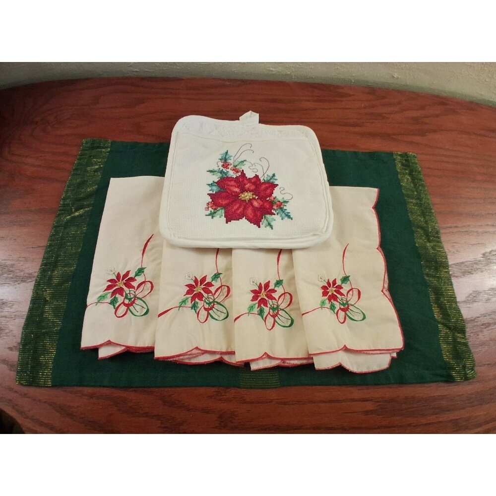 Christmas Pointsetta Napkins Embroidered and Needlepoint Oven Mitt Set 4 Vintage